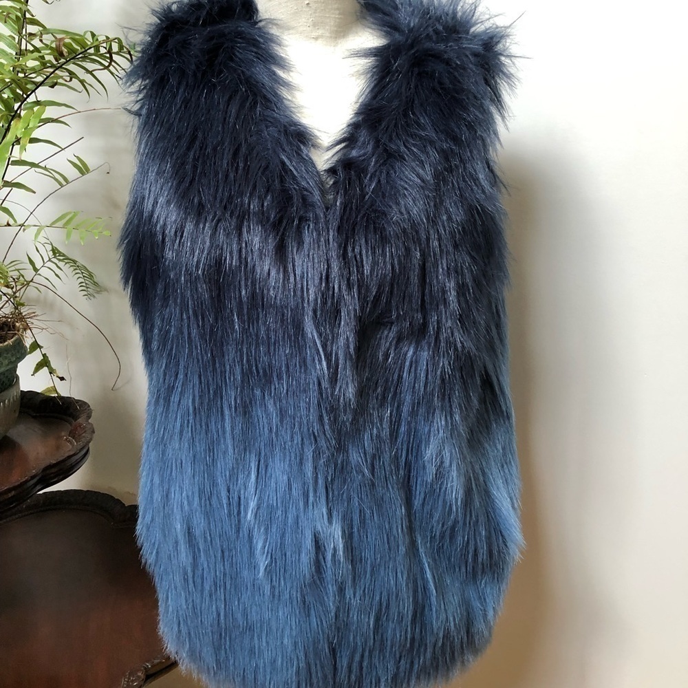 𝅺ROMEO & Juliet Couture‎ Faux Fur Fuzzy Vest Navy Blue
